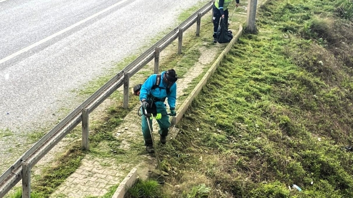 Büyükşehir, yol ve kaldırımları daha temiz ve güvenli hale getiriyor;  Temiz kaldırımlar, güvenli adımlar